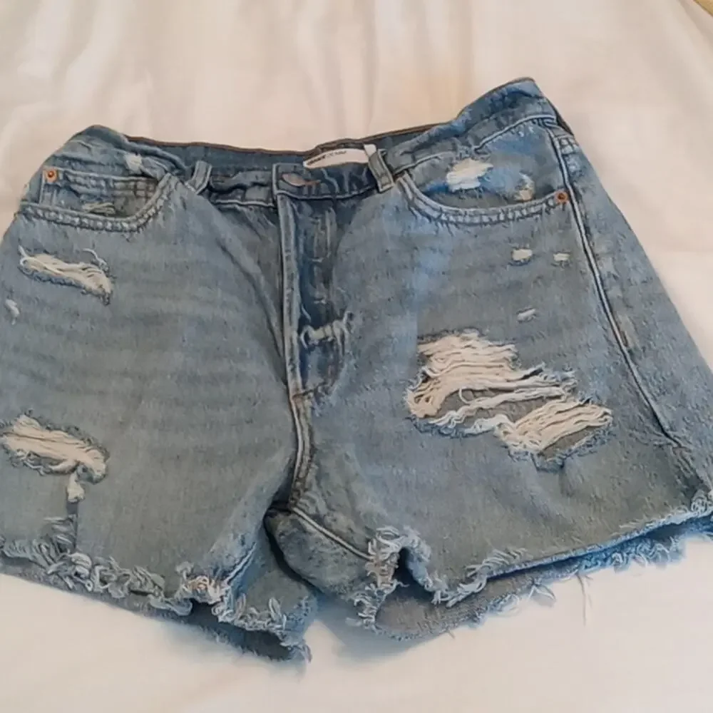 Garage Denim Juniors Vintage distressed denim cut off shorts.SIZE 9/29 Festival